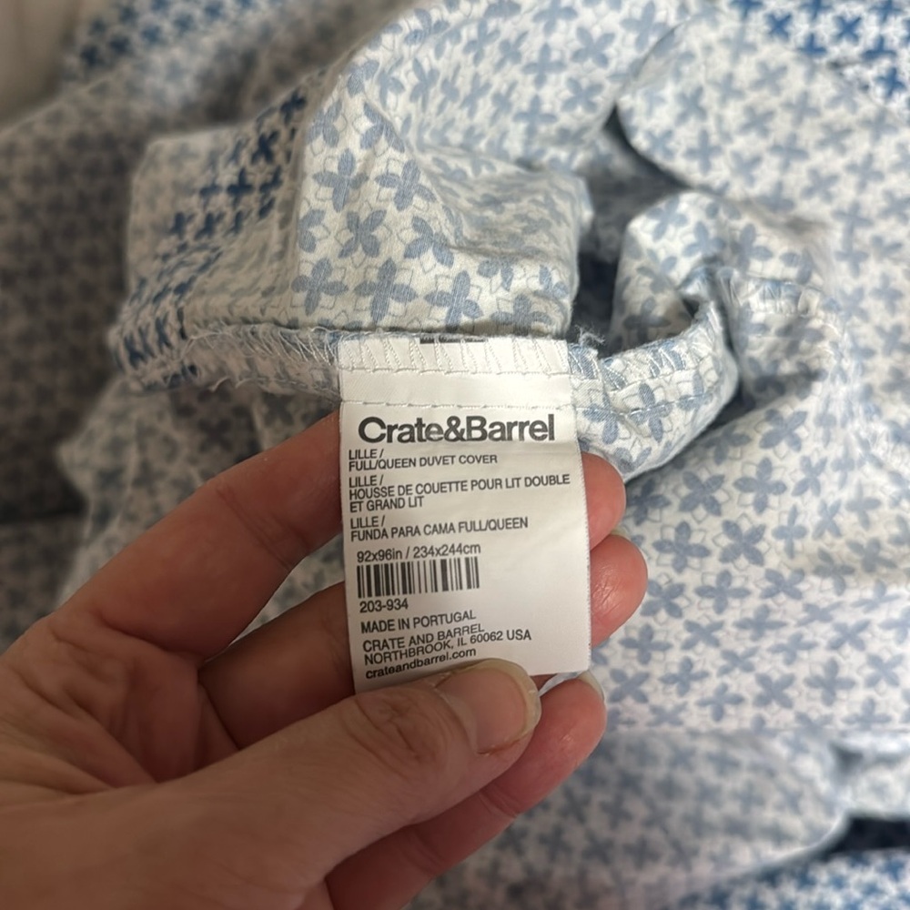 Crate & Barrel Duvet Cover - Full/Queen - Blue and White pattern